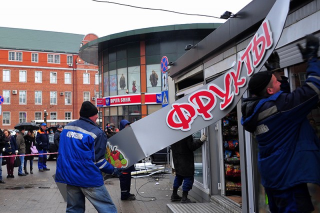 «Мэрия слезам не верит»: как у Северного вокзала продуктовый павильон сносили (фото)