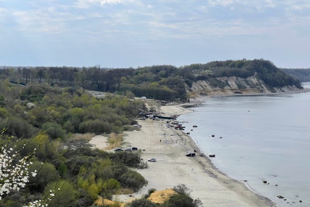 В Филинской бухте приступили к обустройству спуска к морю