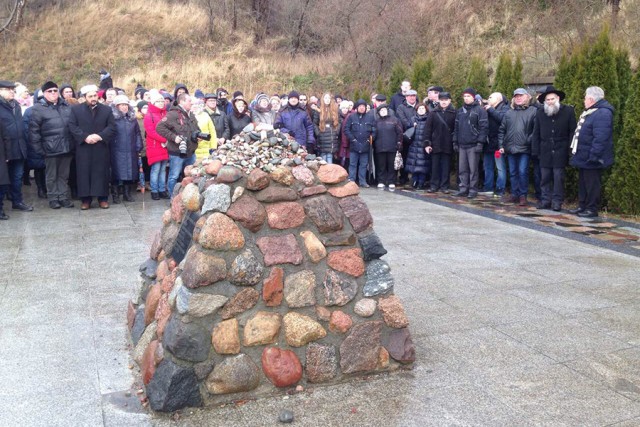 В Янтарном почтили память жертв Холокоста