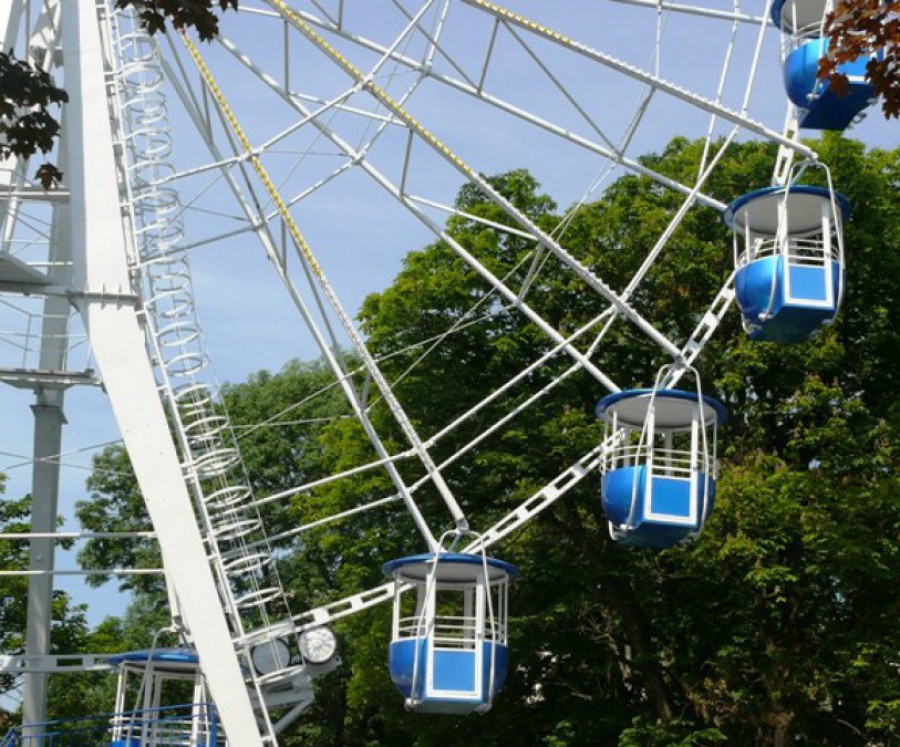 Новое колесо обозрения высотой 48 м установят в парке «Юность»
