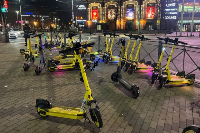 В администрации объяснили, почему нельзя запретить самокатчикам ездить в центре Калининграда 