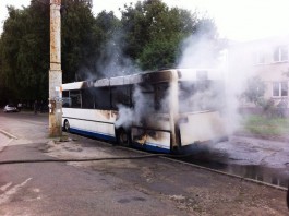 На Московском проспекте в Калининграде загорелся автобус «Зеленоградск-Транс» (фото)
