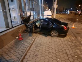 После ДТП на улице Дзержинского в салоне автомобиля нашли труп 24-летнего мужчины