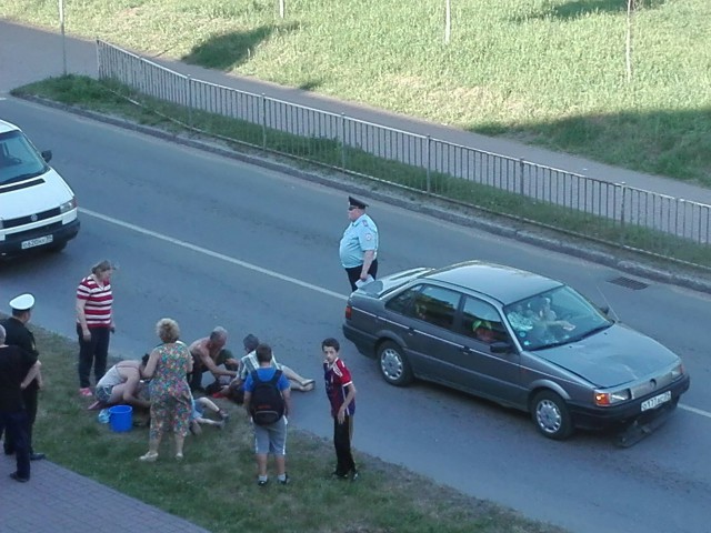 Очевидцы: В Балтийске «Фольксваген» сбил женщину с мальчиком на пешеходном переходе