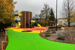 Возле Верхнего озера в Калининграде завершают благоустройство новой детской площадки