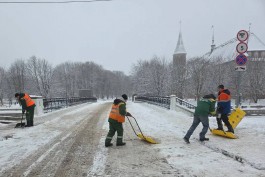 На уборку улиц Калининграда от снега вышли более 550 рабочих и дворников