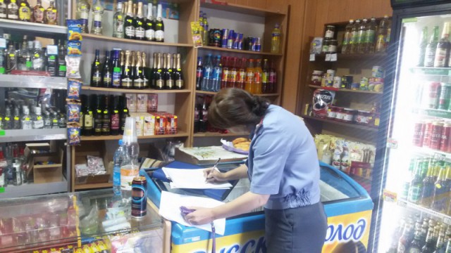 Жительнице Черняховска грозит уголовное дело за повторную продажу алкоголя подростку