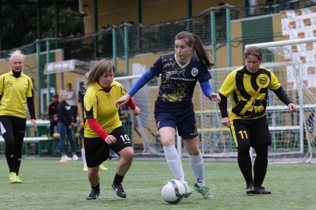 Кто помогает развитию футбола в Калининграде?