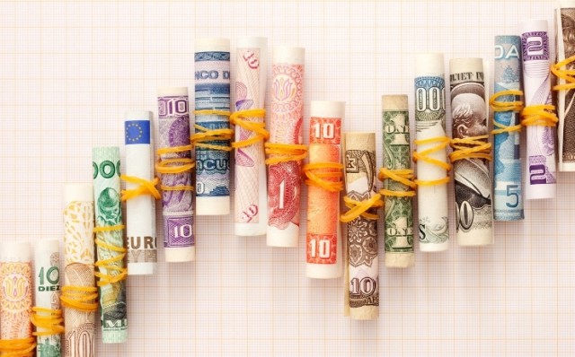 Как уберечь свои деньги от колебаний курса рубля