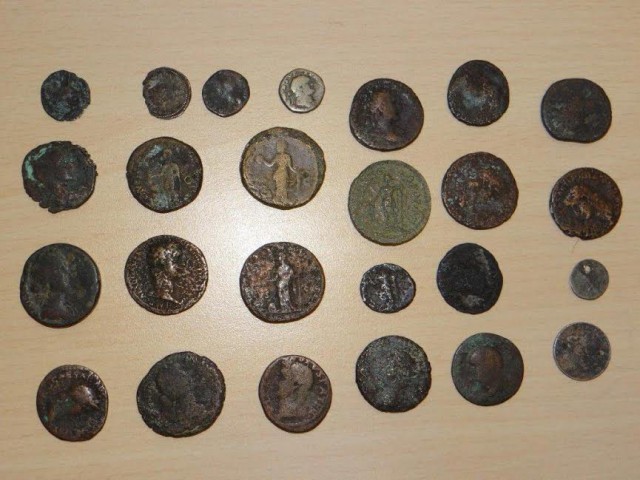 Россиянин пытался вывезти из Калининградской области римские монеты I – III веков (фото)