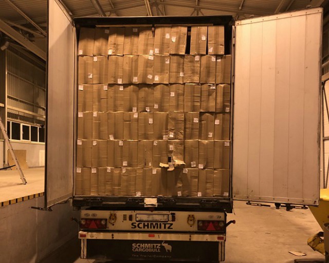 В Литве задержали грузовик из Калининграда с контрабандой сигарет на два миллиона евро
