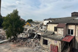 В центре Калининграда сносят ТЦ &laquo;Барнаульский&raquo; (фото)