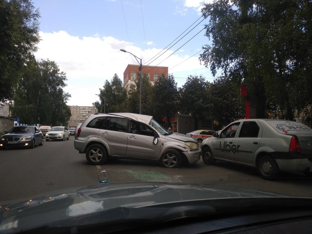 На улице Портовой в Калининграде перевернулась «Тойота»