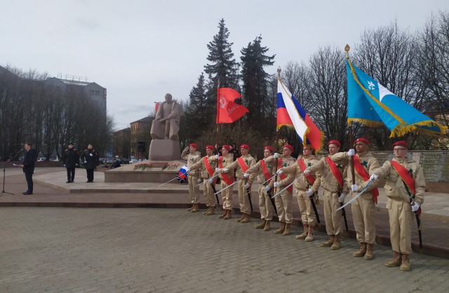 На площади Василевского возложили цветы в память о погибших при штурме Кёнигсберга