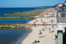 Специалисты назвали возможную причину пятен на побережье в Зеленоградске