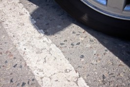В Гурьевске автомобиль сбил на тротуаре 11-летнего ребёнка: водитель скрылся