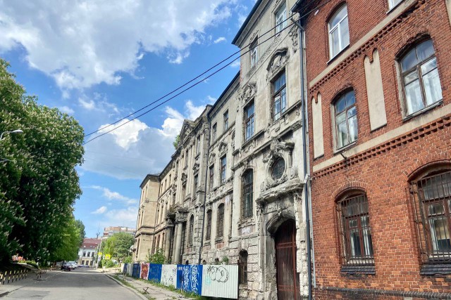 В Калининграде затягивается ремонт фасада старинного банка на улице Тюленина