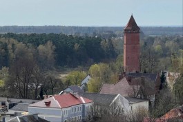 Инвестор приостановил восстановление старинного здания военного суда в Советске и водонапорной башни в Правдинске