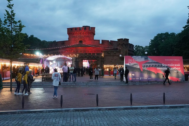 У башни Врангеля в Калининграде открылся кинофестиваль «Балтийский онлайн-дебют»
