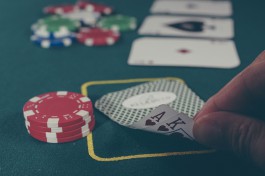 В Калининграде будут судить мужчину за организацию незаконной игры в покер