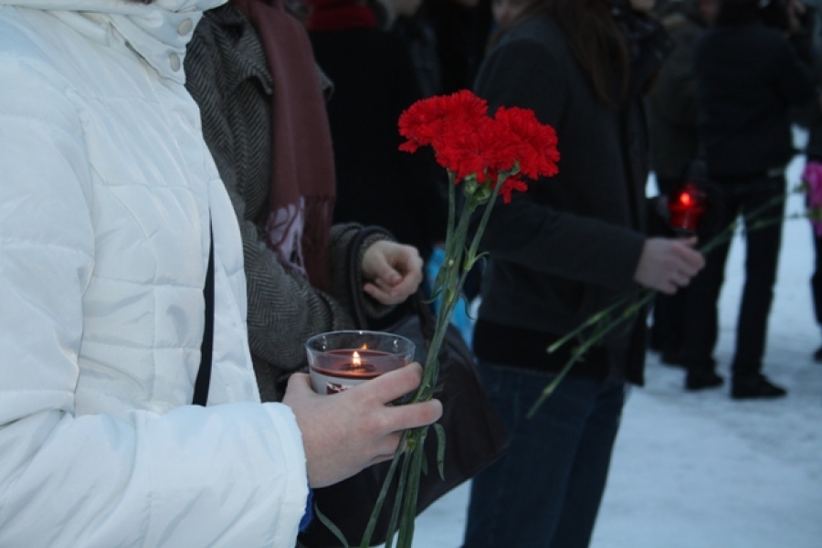 Калининградцы почтили память жертв теракта в Домодедово  (фото)