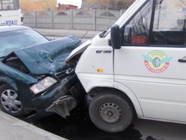 В ДТП на проспекте Победы пострадали три пассажира маршрутки