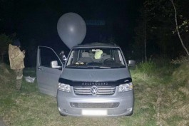 Калининградская таможня: Двое контрабандистов пытались отправить на метеошарах партию сигарет в Литву (фото)