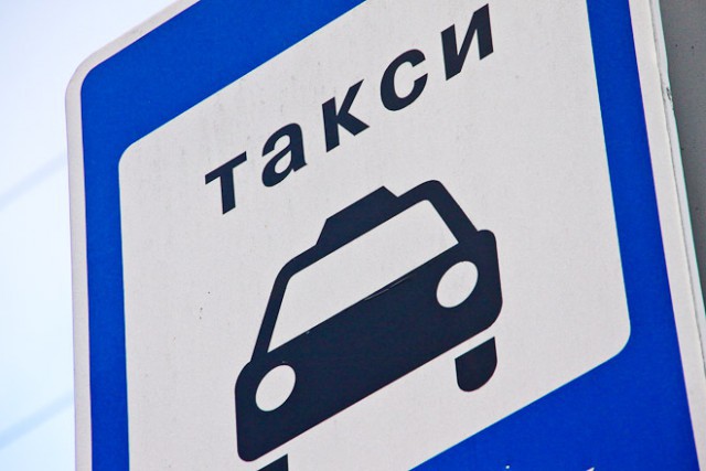 В Калининграде таксист отобрал у нетрезвого мужчины цепочку стоимостью 200 тысяч рублей