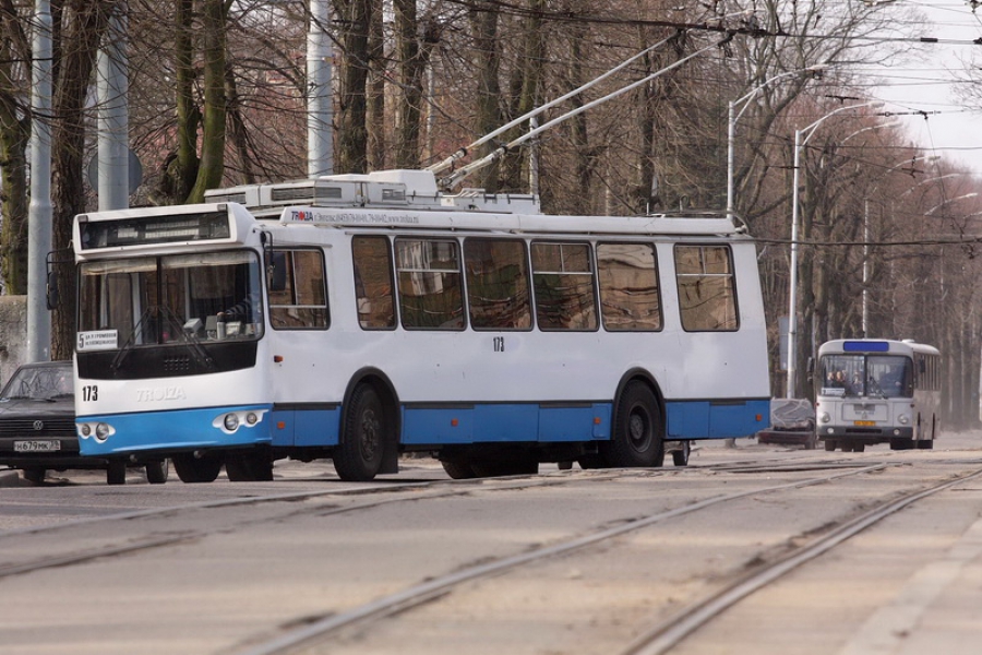 Женщина отсудила у «Калининград-ГорТранс» 80 тысяч рублей за падение в троллейбусе