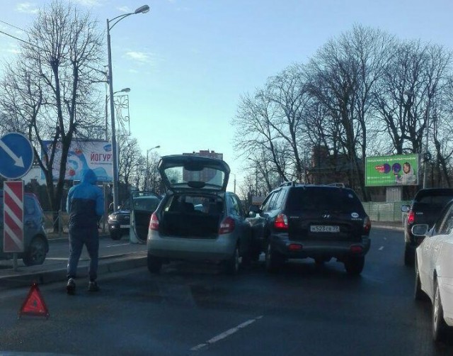 Из-за ДТП на улице Невского в Калининграде образовалась огромная пробка
