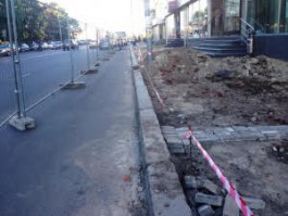 На ул. Черняховского в Калининграде начали ремонт тротуара