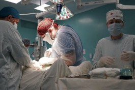 Калининградские онкологи провели сложную операцию 22-летнему парню с опухолью в ноге