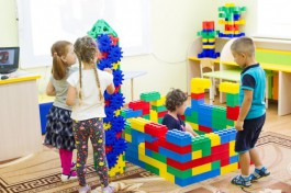 «Лабиринт, „Эрмитаж“ и сквер-релакс»: власти заказывают проект нового детского сада в Холмогоровке  