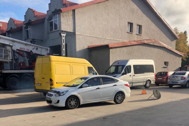 На улице Нарвской в Калининграде «Хёндай» сбил женщину с ребёнком на электросамокате 