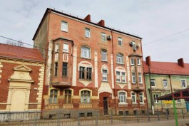 В Немане ищут подрядчика для ремонта старинного дома с декором в центре города (фото)