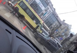 В аварии с маршруткой на проспекте Мира в Калининграде пострадали четыре человека