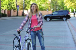 «В джинсах и жилетках»: как чиновники правительства добирались на работу на велосипедах (фото)