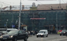 Жильцы дома в центре Калининграда требуют от мэрии вернуть крышу