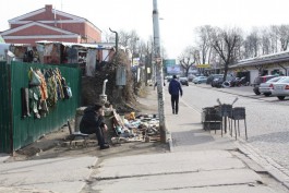 Мэрия потребовала от Центрального рынка убрать торговые палатки с ул. Баранова