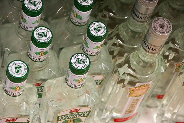 Полиция изъяла из трёх магазинов Зеленоградска 160 литров алкоголя