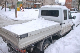 К визиту Цуканова в Славском районе грязный снег засыпали белым
