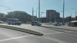 На площади Василевского столкнулись легковушка и маршрутка: на улице Невского серьёзная пробка
