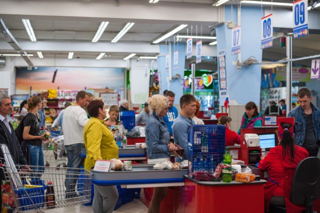 За 11 месяцев в Калининградской области продали продуктов и сигарет на 73 млрд рублей