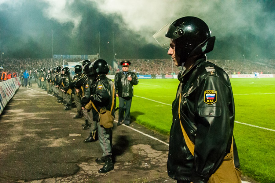 На матче «Балтика» — «Зенит» полицейские задержали девять болельщиков