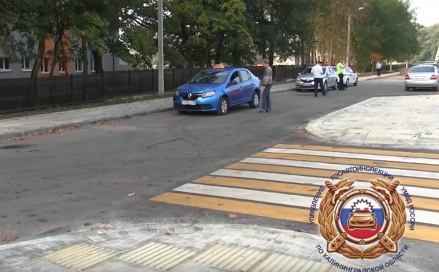 На улице Красной в Калининграде под колёса такси попала девятилетняя девочка