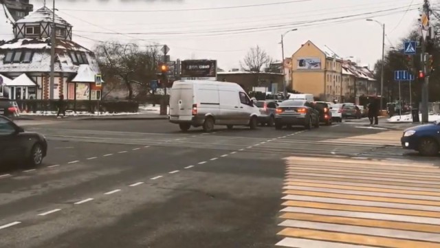 Очевидцы: На перекрёстке у Королевских ворот в Калининграде изменили схему работы светофоров