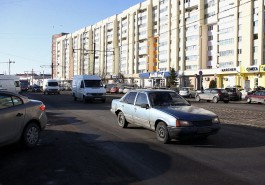 На ул. 9 Апреля в Калининграде начали укладывать выделенную полосу для трамваев