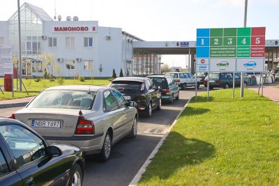 Более 26% калининградцев из-за кризиса стали реже ездить в Польшу и Литву