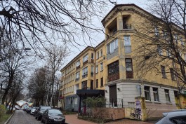 В Калининграде ищут подрядчика для ремонта довоенного дома с декором на улице Красной 