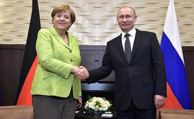 Меркель: Кажется, нам удастся решить проблему с немецко-русским домом в Калининграде